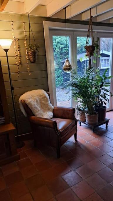 Comfortable Chalet In A Unique Location In Forest Essen Luaran gambar